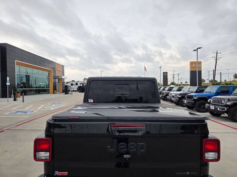 Used 2022 Jeep Gladiator Sport AWD/4WD image 4