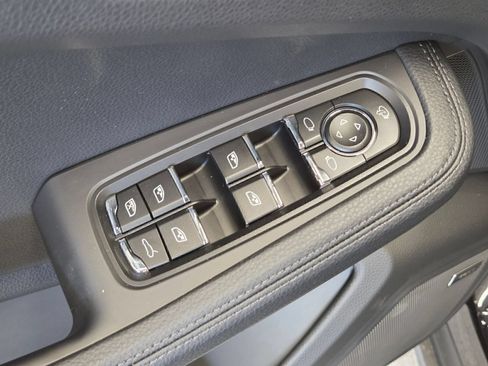 Certified 2026 Porsche Macan AWD/4WD image 15
