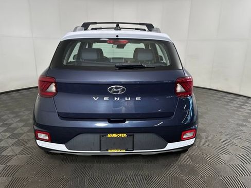 Used 2021 Hyundai Venue image 4