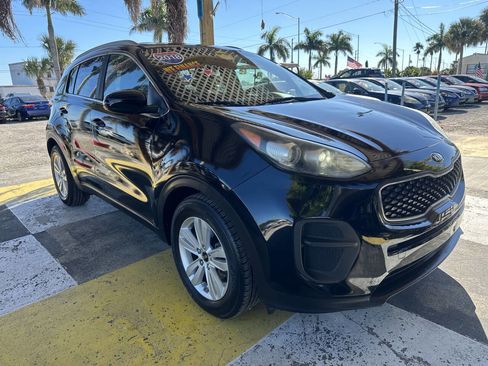 Used 2018 Kia Sportage LX w/ LX Popular Package image 3