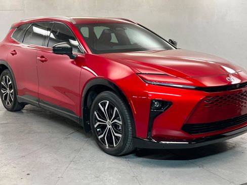 Used 2025 Toyota Crown Signia image 8