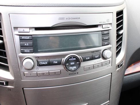 Used 2010 Subaru Outback 2.5i Limited AWD/4WD image 15