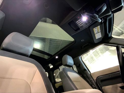 Used 2023 Land Rover Defender 110 X-Dynamic SE image 14