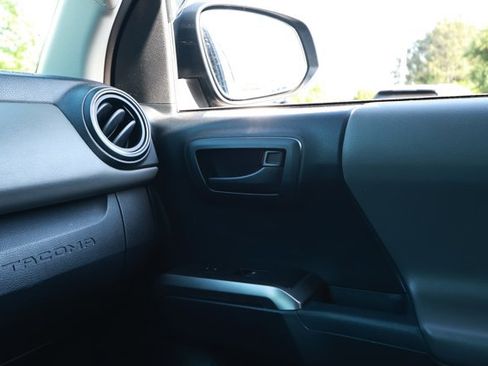 Used 2018 Toyota Tacoma SR5 RWD image 24