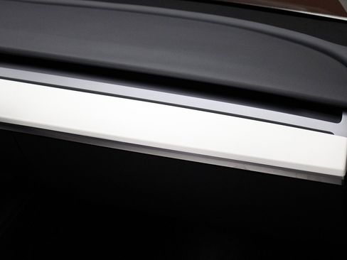 Used 2022 Tesla Model Y Long Range image 24