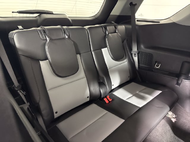 Used 2024 Ford Explorer XLT w/ Equipment Group 202A AWD/4WD image 18