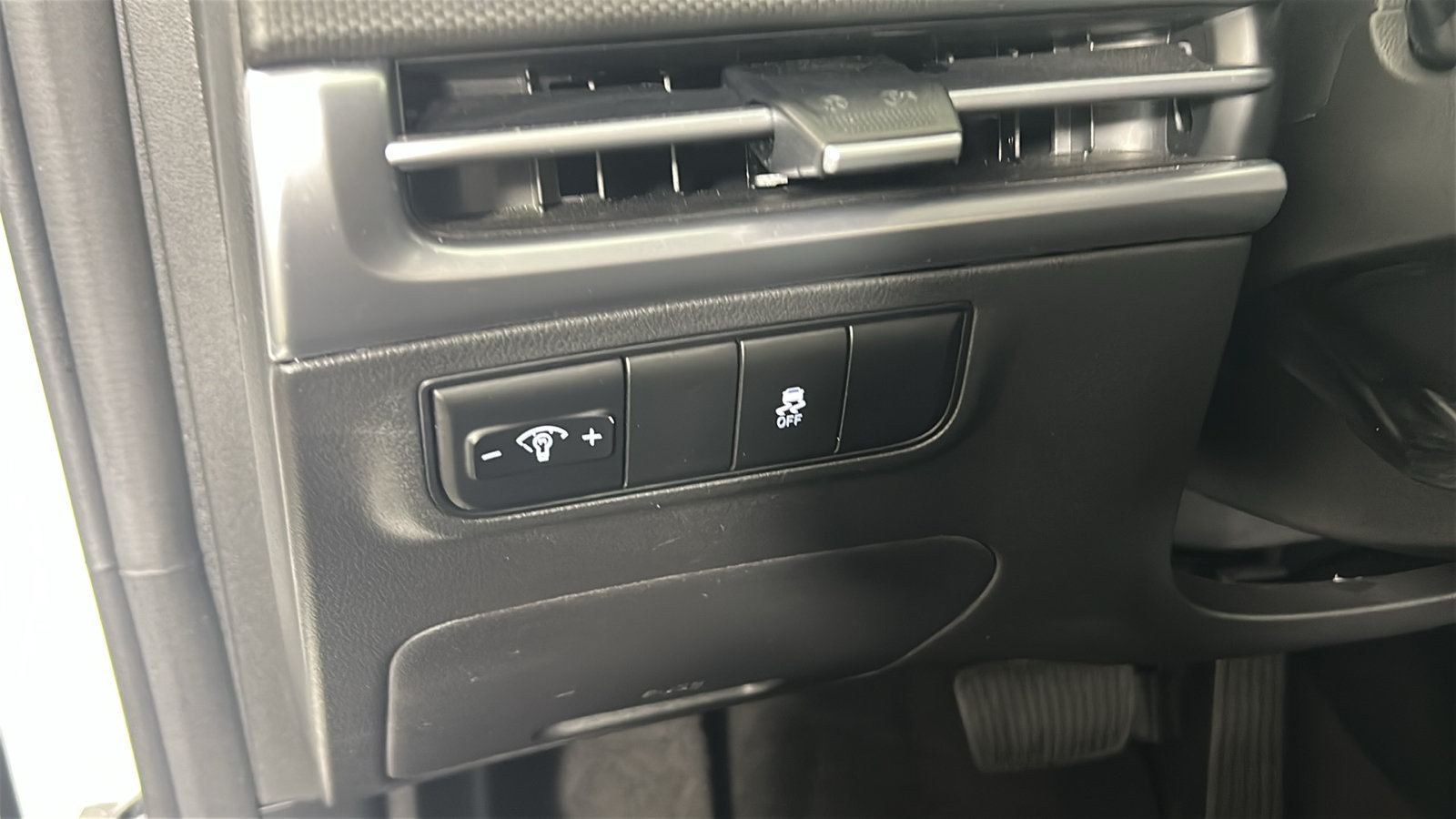 Certified 2025 Hyundai Tucson SE FWD image 25