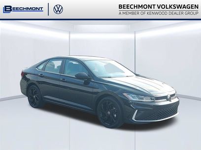 Used 2025 Volkswagen Jetta SE w/ Sunroof Package