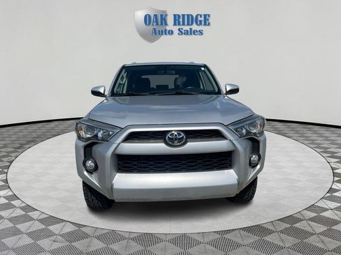 Used 2017 Toyota 4Runner SR5 AWD/4WD image 2