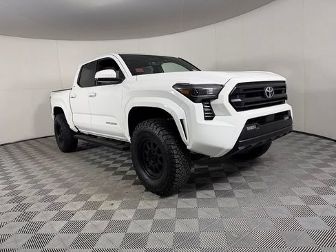 Used 2026 Toyota Tacoma SR5 AWD/4WD image 2