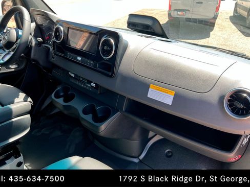 Used 2025 Mercedes-Benz Sprinter 2500 image 22