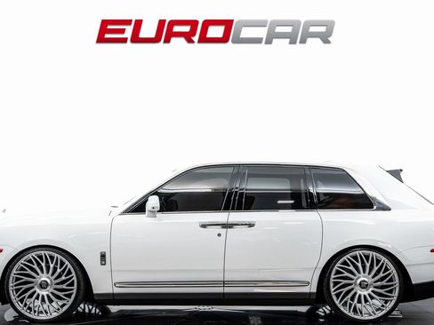 Used 2022 Rolls-Royce Cullinan image 2