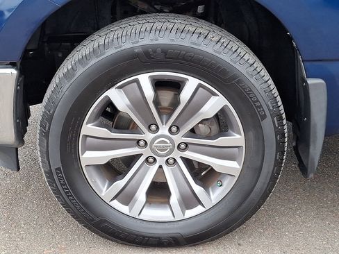 Used 2019 Nissan Titan SL image 8