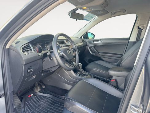 Used 2021 Volkswagen Tiguan SE image 9