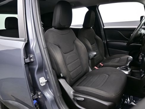 Used 2022 Jeep Renegade Latitude AWD/4WD image 15
