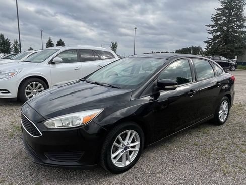 Used 2015 Ford Focus SE FWD image 1