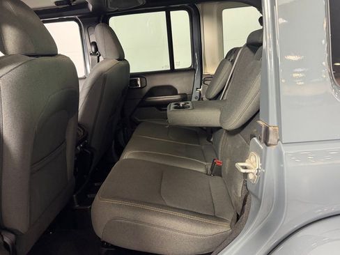 Used 2025 Jeep Wrangler Unlimited Sahara AWD/4WD image 24