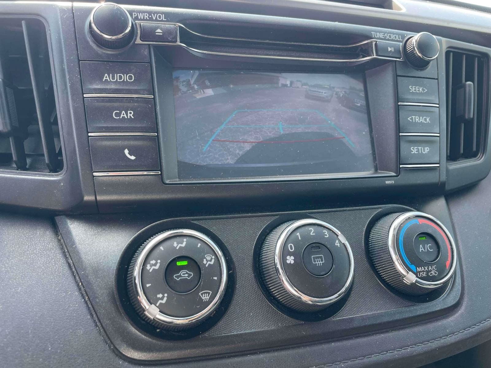 Used 2017 Toyota RAV4 LE AWD/4WD image 17
