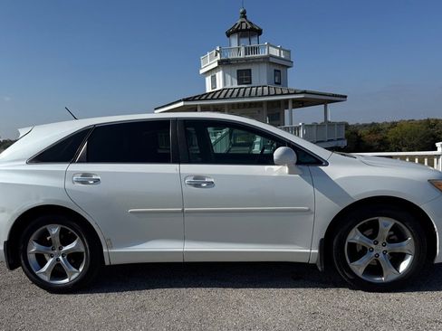 Used 2010 Toyota Venza w/ Premium Pkg #2 image 3