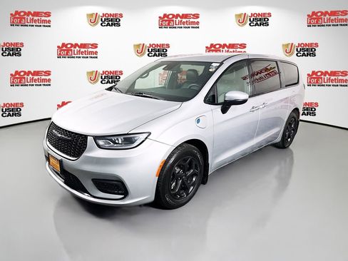 Used 2023 Chrysler Pacifica Touring-L w/ S Appearance Package image 13