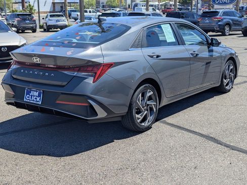 Used 2025 Hyundai Elantra SEL FWD image 2