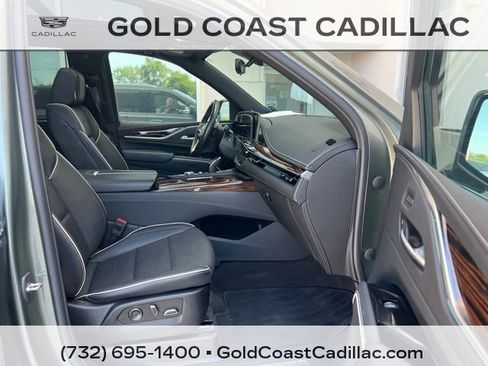 Used 2023 Cadillac Escalade Premium Luxury AWD/4WD image 7