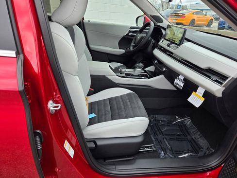 New 2025 Mitsubishi Outlander SE image 5
