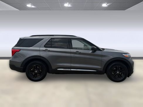 Used 2024 Ford Explorer XLT w/ Equipment Group 202A RWD image 8
