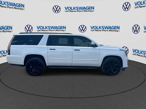 Used 2018 Cadillac Escalade ESV Luxury RWD image 15