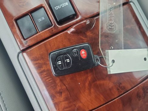 Used 2013 Toyota Highlander Limited image 36