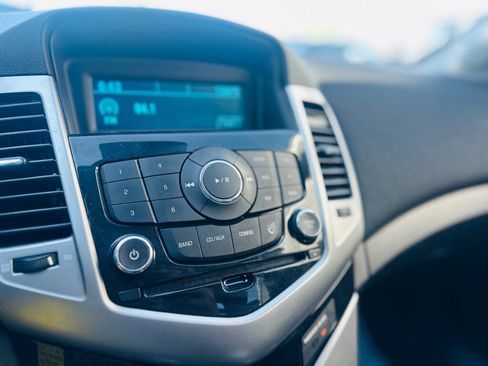 Used 2012 Chevrolet Cruze LT image 17