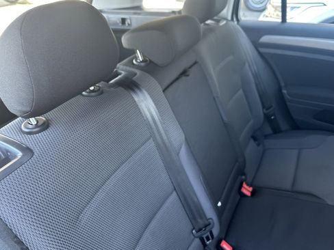 Used 2016 Volkswagen Golf S image 25