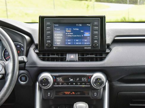 Used 2021 Toyota RAV4 XLE w/ Carpet Mat Package (TMS) AWD/4WD image 19