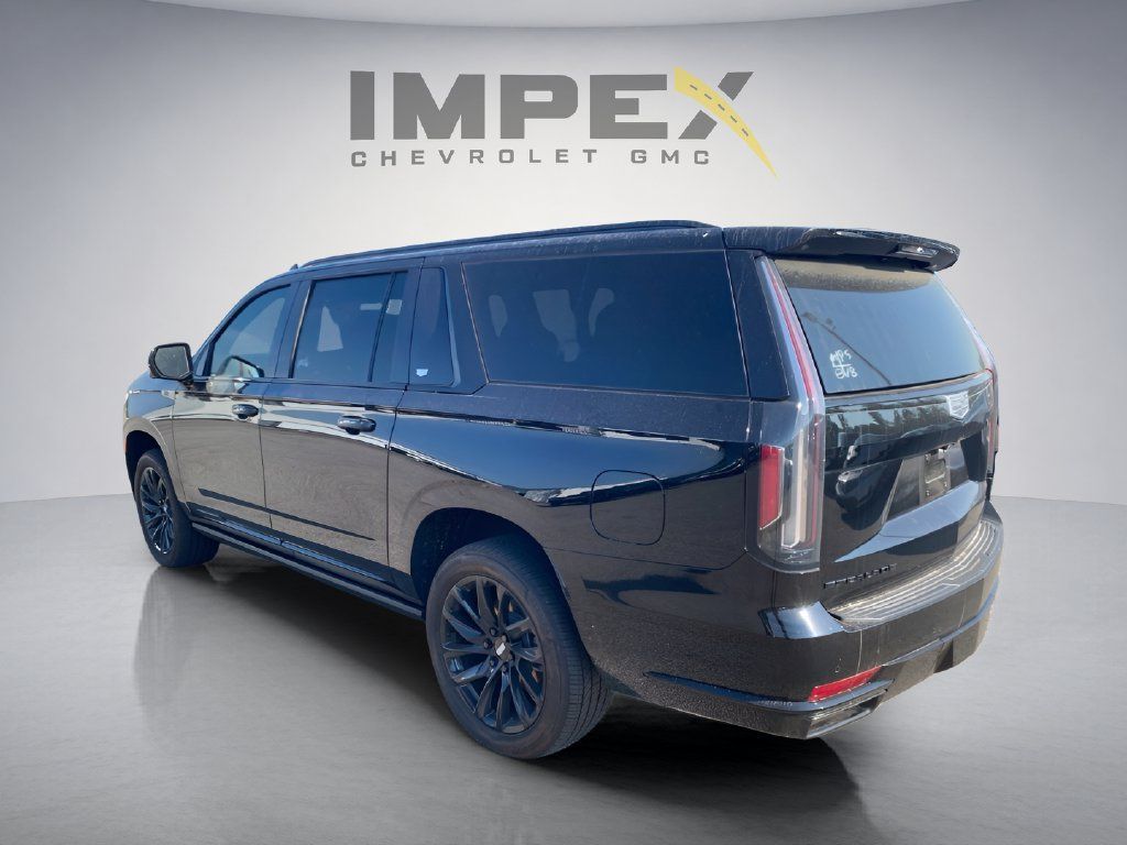 Used 2024 Cadillac Escalade ESV Sport Platinum w/ LPO, ONYX Package AWD/4WD image 3