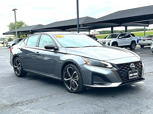 Used 2024 Nissan Altima 2.5 SR FWD image 10