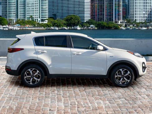 Used 2021 Kia Sportage LX image 4