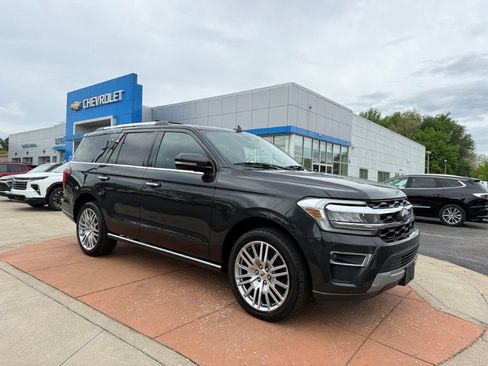 Used 2024 Ford Expedition Limited AWD/4WD image 2