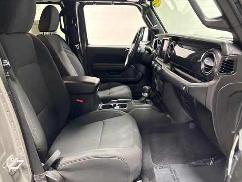 Used 2022 Jeep Gladiator Sport image 10