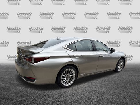 Used 2019 Lexus ES 300h w/ Accessory Package image 10
