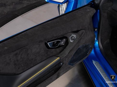 Used 2023 Lamborghini Huracan Tecnica image 28