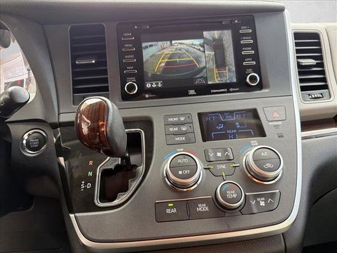 Used 2020 Toyota Sienna Limited Premium image 20