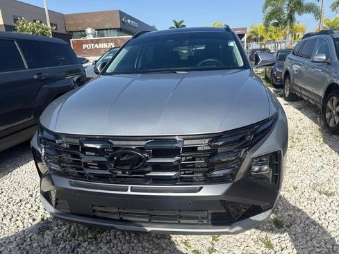 Used 2025 Hyundai Tucson Limited FWD image 2