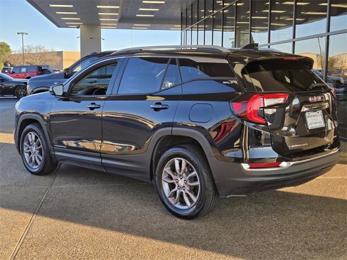 Used 2024 GMC Terrain SLT image 4