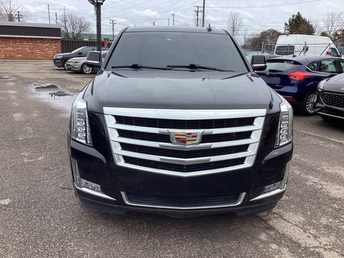 Used 2017 Cadillac Escalade ESV Luxury image 3