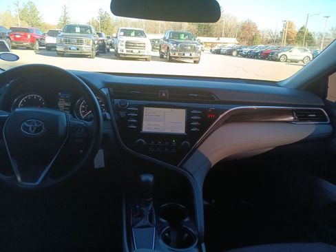 Used 2018 Toyota Camry L image 14