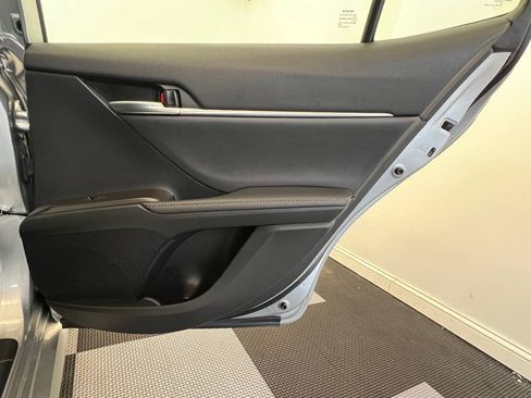 Used 2021 Toyota Camry XLE image 13