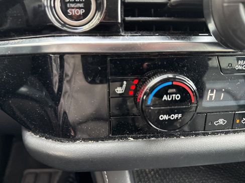 Used 2022 Nissan Pathfinder SL image 16