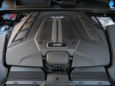 Used 2025 Bentley Bentayga AWD/4WD image 28