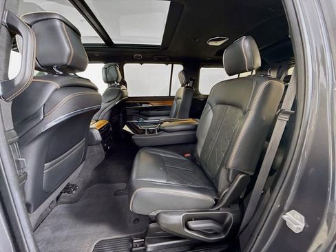 Used 2022 Jeep Grand Wagoneer Series III image 26