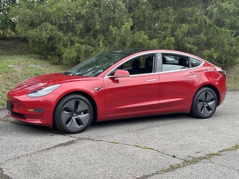 Used 2018 Tesla Model 3 Long Range image 2